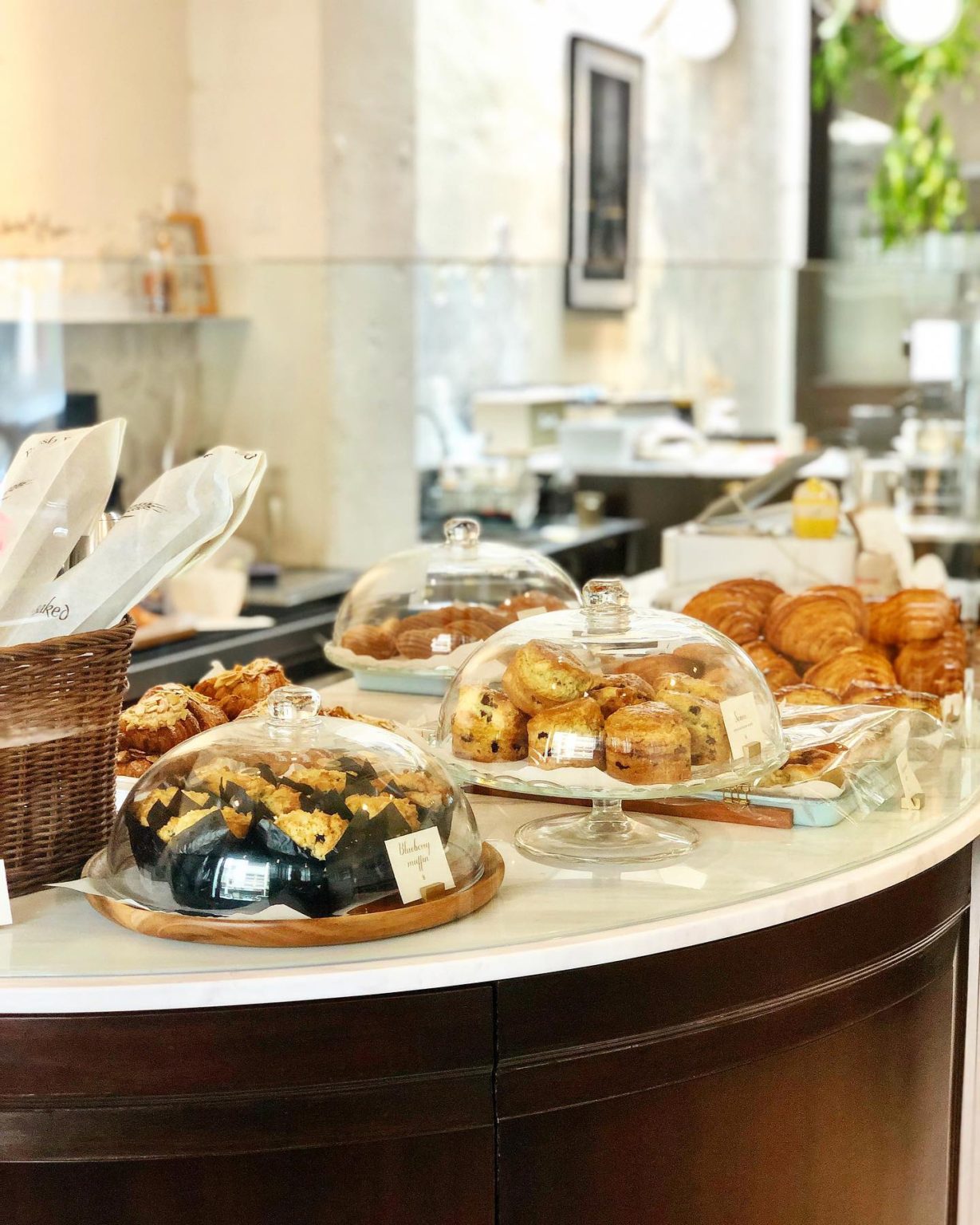 Le Petit Four Town Cafe Culture